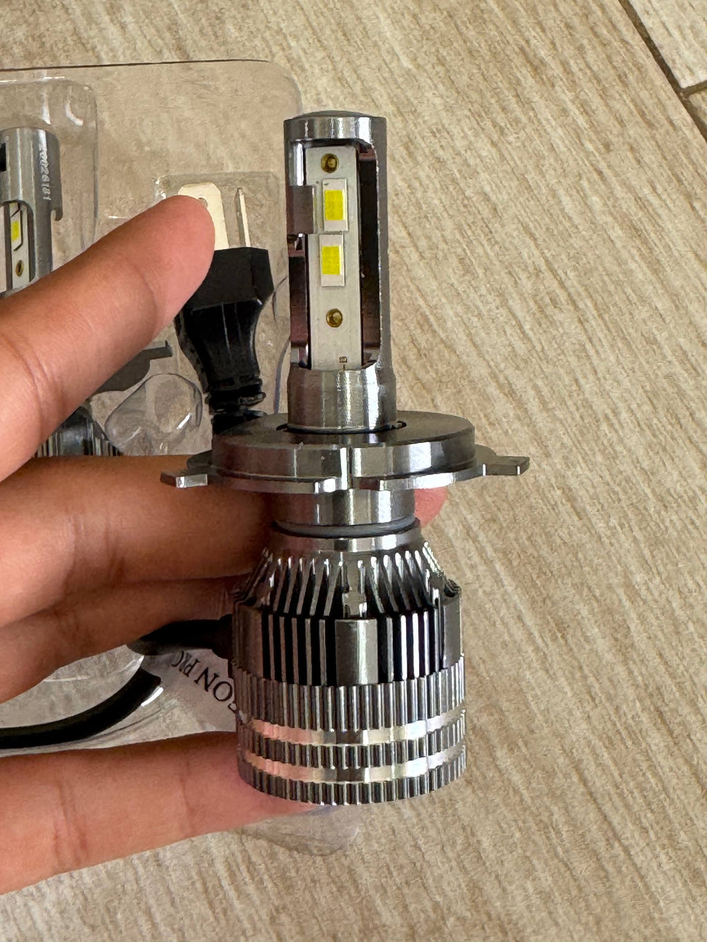LED LEON PRO L40  (فيه زوج لمبات) (للناس لي تحوس على الجودة والاستمرارية)(Original)